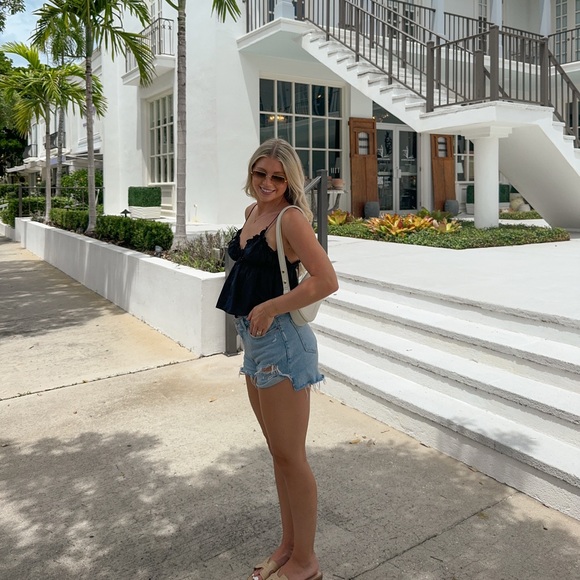 MEET YOUR POSHER, BRIELLE - Picture 1 of 3